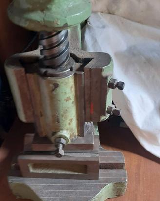 Pressa manuale
