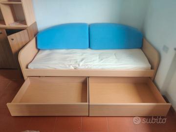 Letto singolo con cassetti e cuscini