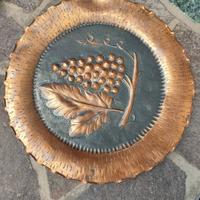 piatto decorativo in rame martellato 