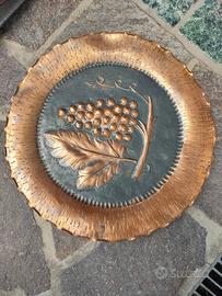 piatto decorativo in rame martellato 