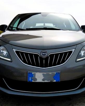 Lancia Ypsilon 1.0 FireFly 5 porte S&S Hybrid Silv