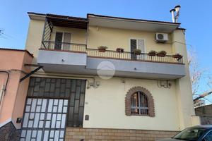 3 LOCALI A NAPOLI