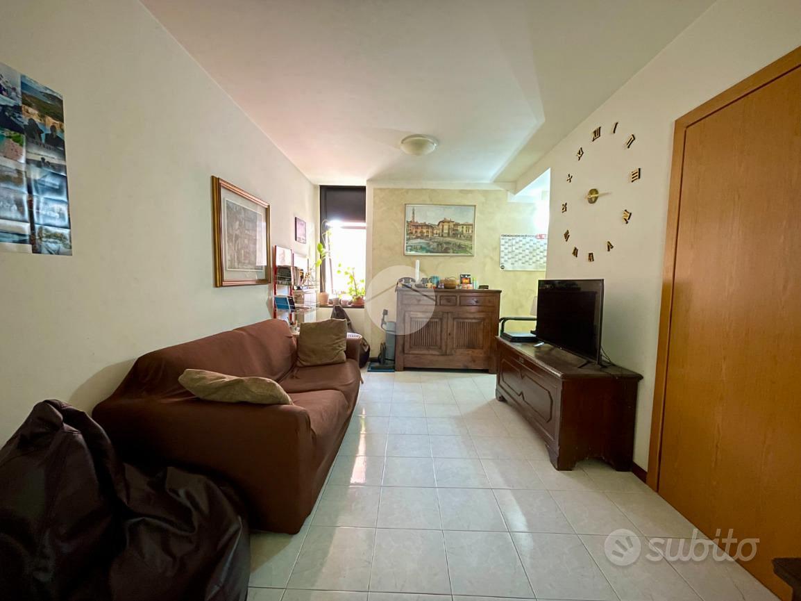 2 LOCALI A PALAZZOLO SULL'OGLIO - Vista 3