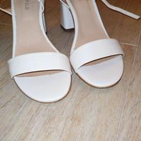 Sandali bianchi, misura 38, tacco largo da 8 cm