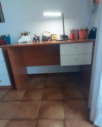 scrivania e libreria (vendibili anche separati)