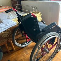 Sedia a rotelle con seduta larga