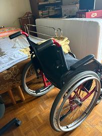 Sedia a rotelle con seduta larga