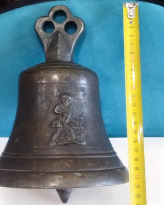 Antica campana in bronzo