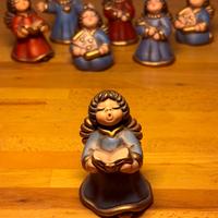 Thun angelo ceramica blu con libro aperto