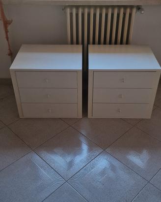 Due Comodini Da Camera Con Cassetti In Legno