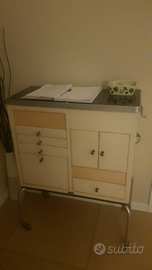 Mobiletto da dentista