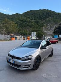 Volkswagen Golf 7 - 1.6 TDI Highline