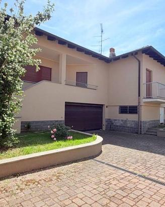 Villa di 140 m² con 4 locali e box auto doppio a N