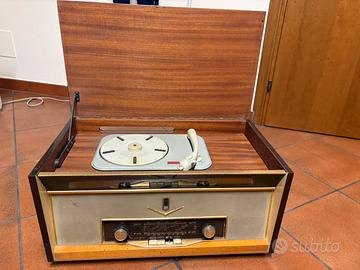 Radio giradischi marca Minerua
