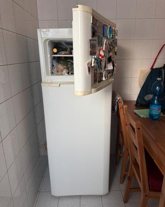 Frigorifero White-Westinghouse bianco