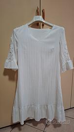 Abito con maniche intagliate