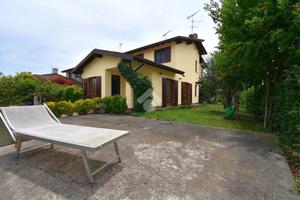 VILLA A SCHIERA D'ANGOLO A CASTIGLIONE DELLE STIVI