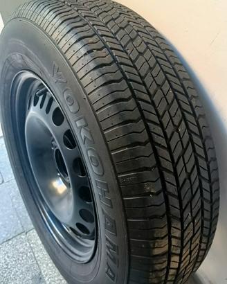 YOKOHAMA 215 / 70 / 16 Ruota