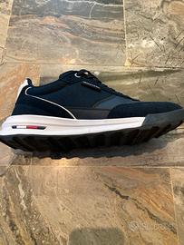 Tommy Hilifiger sneakers