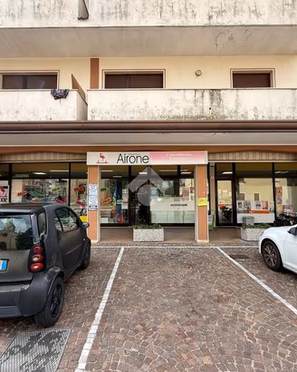 NEGOZIO A PRAVISDOMINI