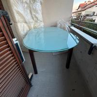 Tavolo in vetro moderno