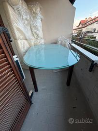 Tavolo in vetro moderno