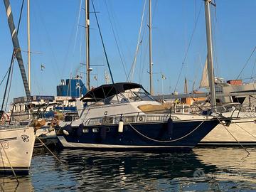 Barca a motore 10 mt Cabinato