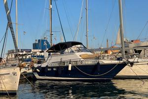 Barca a motore 10 mt Cabinato