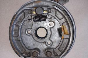 piatto porta ganasce vespa