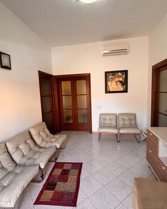 Sanluri-Indipendente con cortile e doppio ingresso