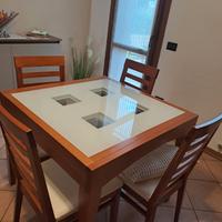 Tavolo legno e vetro più 4 sedie