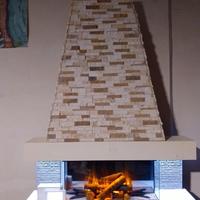 Caminetto elettrico con cappa removibile in pietra