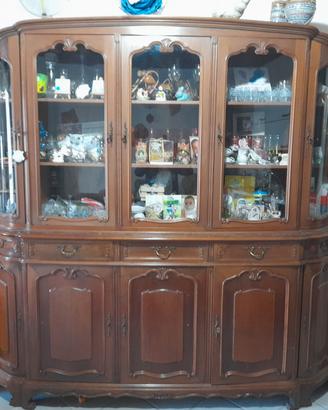 credenza in legno in buono stato