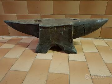 Incudine fine1800 65 kg no spedizione zona vercell