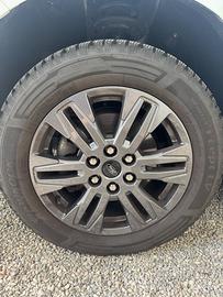 Cerchi 6 fori Ford+pneumatici invernali seminuovi