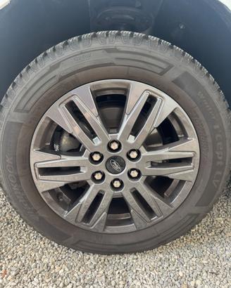 Cerchi 6 fori Ford+pneumatici invernali seminuovi