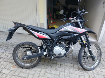Yamaha WR125 R colore nero rosso