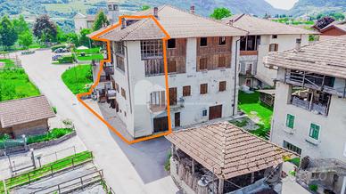 Porzione di Casa Indipendente con due appartamenti