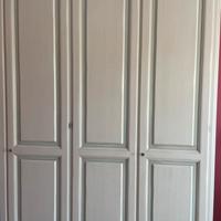 Armadio in legno massello