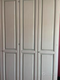 Armadio in legno massello