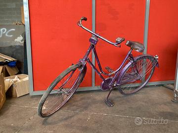 Bicicletta antica con freni a bacchetta