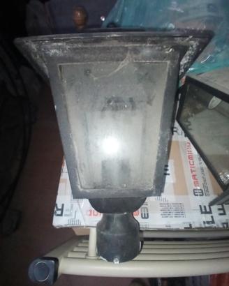 Lampada da palo o muro