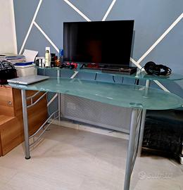 scrivania di vetro