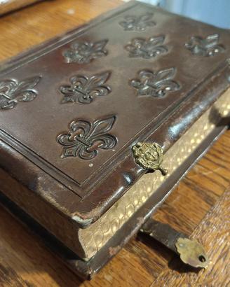 antico libro fine 800 rilegatura preziosa