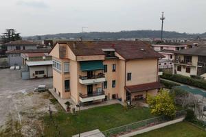 Palazzo / Stabile di 1620 m² con più di 5 locali a