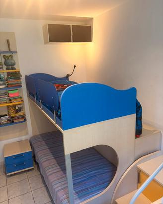 Letto a castello con corridoio, scala con cassetto