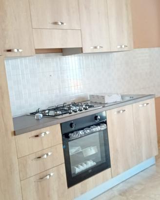 Cucina lineare nuova