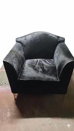 Poltrona in cavallino nero stile contemporaneo