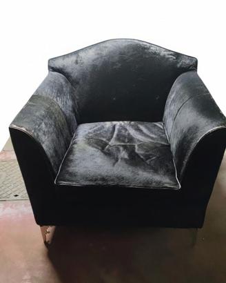 Poltrona in cavallino nero stile contemporaneo