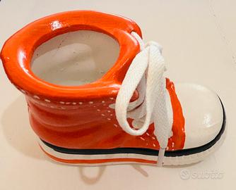 👟 Scarpetta Decorativa in Ceramica – Rosso